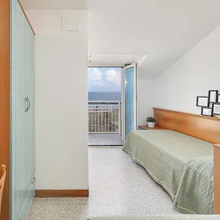 盖亚酒店 2* 里米尼